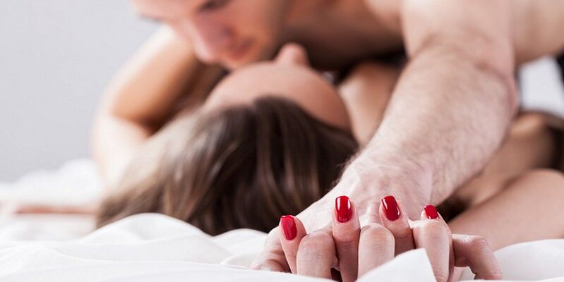 intimité avec une crise d'agrandissement du pénis